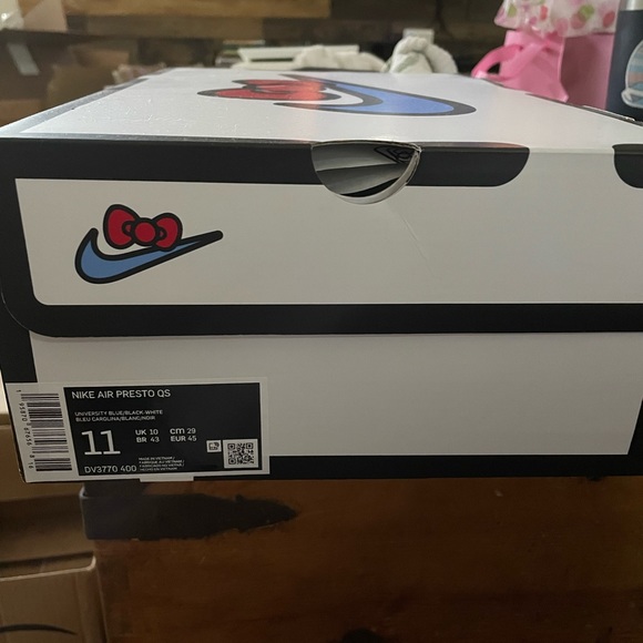 Men’s Hello Kitty Nike Presto - Picture 2 of 4